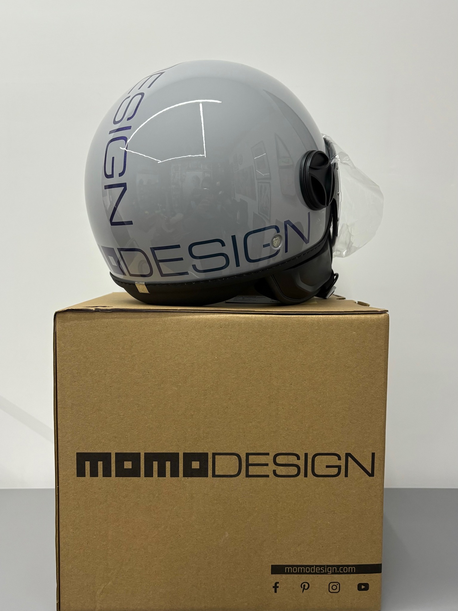 MomoDesign Model 9
